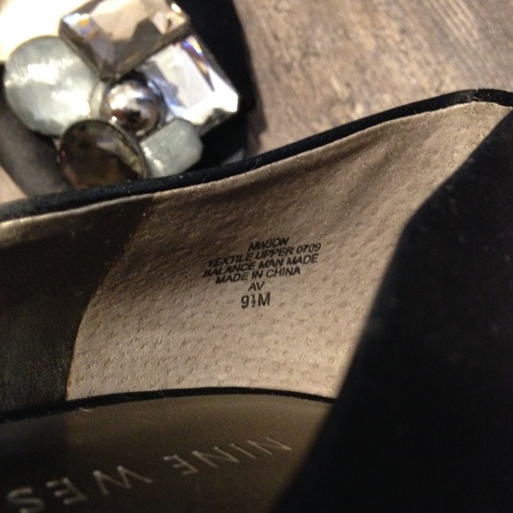 ❤️ 3 for $10! Nine West satin jeweled heels - Picture 5 of 7